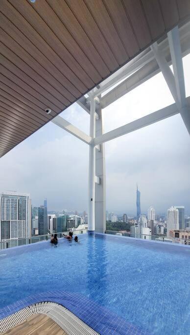 Col 108a Modern Klcc Balcony View & Infinity Pool *