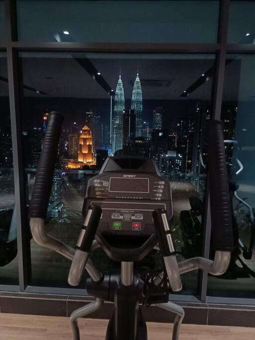 Col 108a Modern Klcc Balcony View & Infinity Pool Kuala Lumpur